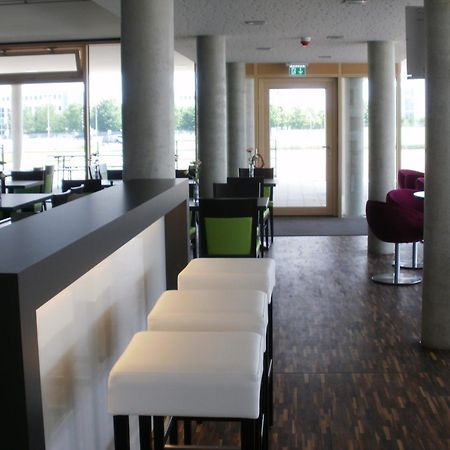 Iq-Hotel Ulm Bagian luar foto