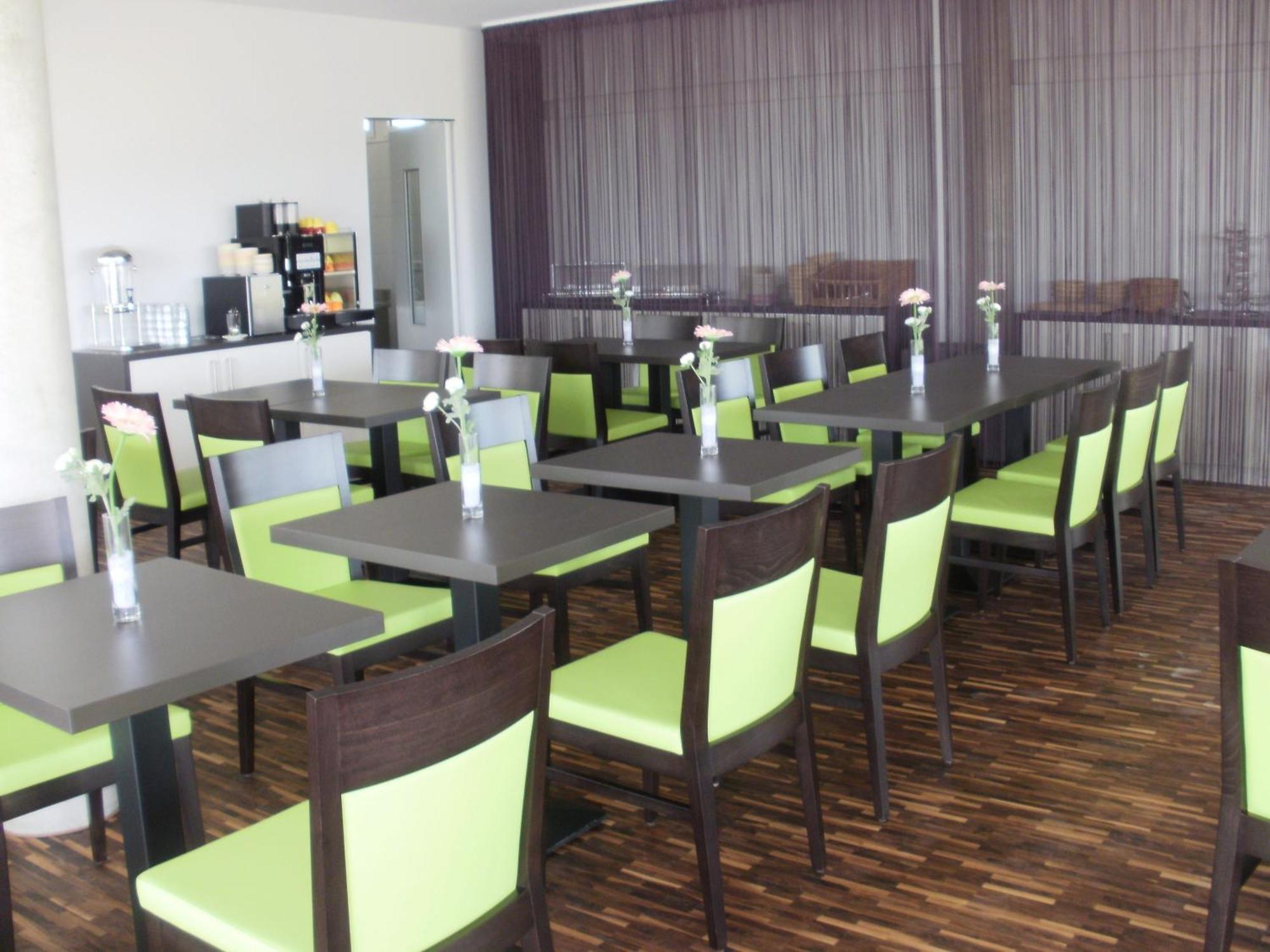 Iq-Hotel Ulm Bagian luar foto