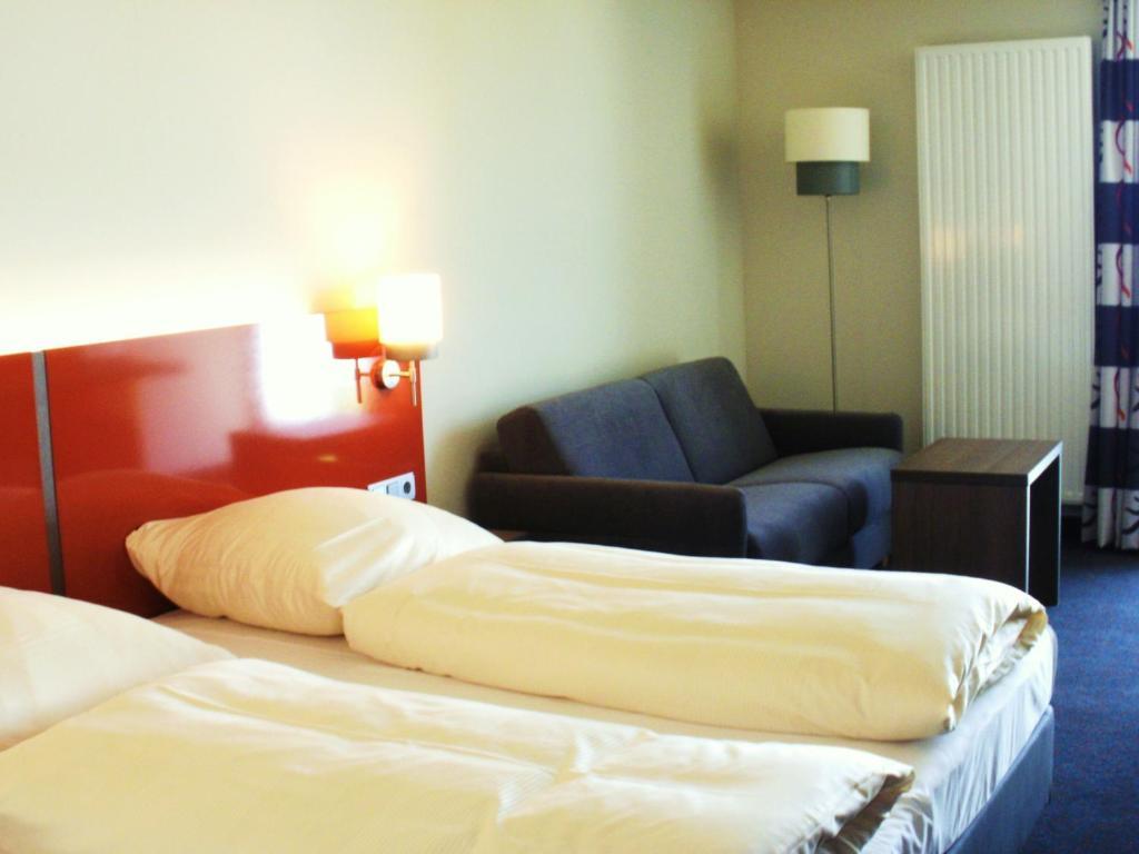 Iq-Hotel Ulm Bagian luar foto